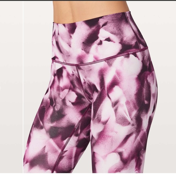 Lululemon Wunder Under Hi-Rise 7/8 Tight
Blush Blossom Alpine White Candy Pink - Picture 6 of 10